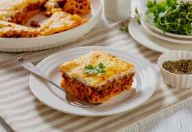 طريقة عمل مكرونة بشاميل باللحمة المفرومة: دليل خطوة